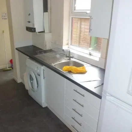 Image 4 - 22 Luton Road, Selly Oak, B29 7BN, United Kingdom - House for rent