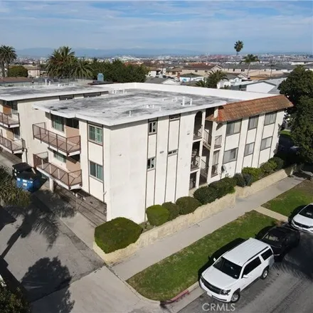 Buy this 2 bed condo on 906 West 26th Street in Los Angeles, CA 90731