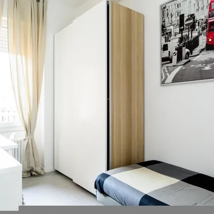 Rent this 3 bed room on Via Oreste Regnoli in 50, 40138 Bologna BO