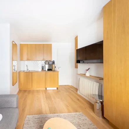 Image 7 - 8 Rue Rennequin, 75017 Paris, France - Apartment for rent