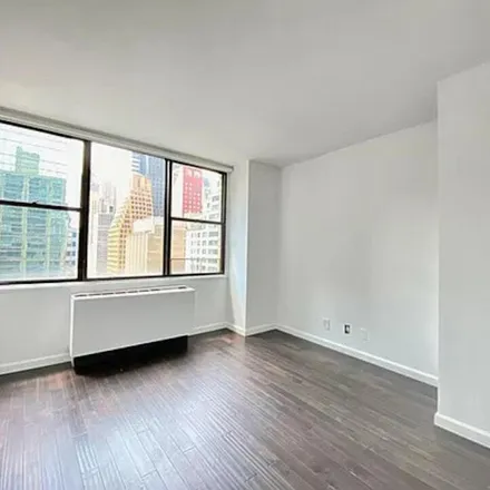 Image 5 - The Delegate, 301 East 45th Street, New York, NY 10017, USA - Apartment for rent