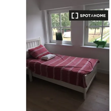 Rent this 4 bed room on Ralingen 65 in 9940 Evergem, Belgium