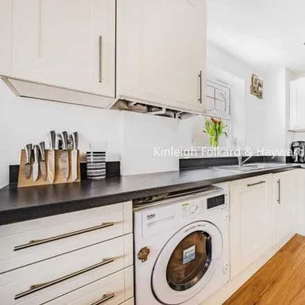 Image 1 - Wells View Drive, London, BR2 9TU, United Kingdom - Apartment for rent