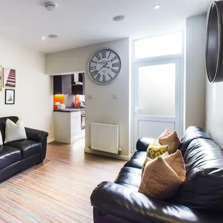 Rent this 4 bed townhouse on Campus Hub in Carlton Road, Stoke