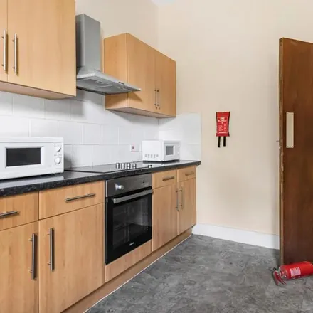 Rent this 4 bed townhouse on Parchmore Methodist Church in Parchmore Road, London