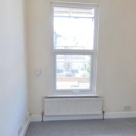 Image 1 - Willow Court, Bensham Manor Road, London, CR0 2HS, United Kingdom - Room for rent