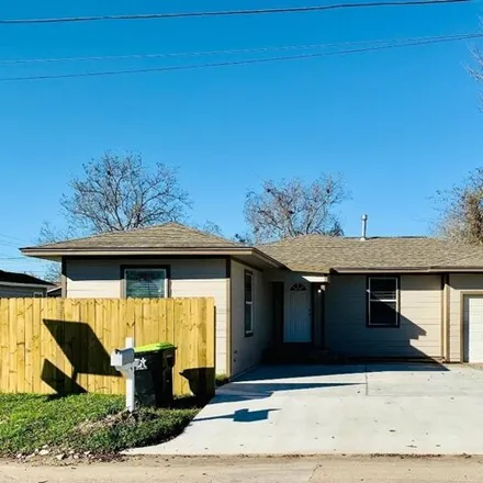 Buy this 5 bed house on 2544 Avenue C in Bay City, TX 77414