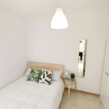 Rent this 5 bed apartment on Manila in Calle Alhóndiga, 18001 Granada