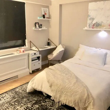 Rent this 3 bed apartment on 245 2nd Avenue in New York, NY 10128