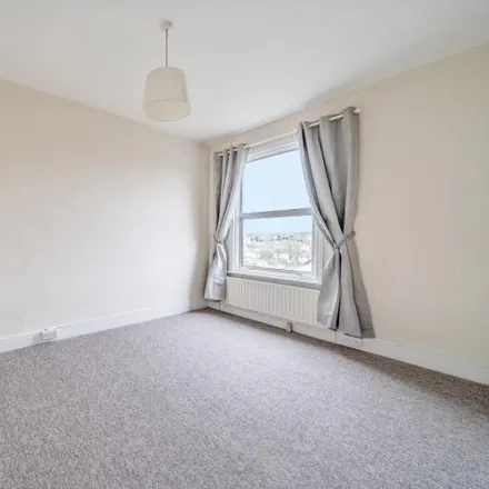 Image 7 - 100 Holly Park Road, London, N11 3HB, United Kingdom - Apartment for rent