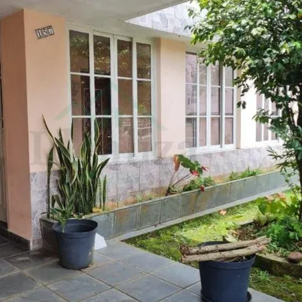 Rent this 3 bed house on Rua Luiz Tolezano in Centro Alto, Ribeirão Pires - SP