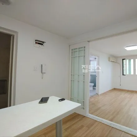 Rent this studio apartment on 서울특별시 강남구 역삼동 674-11