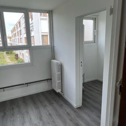 Rent this 3 bed apartment on 32 Rue Gambetta in 77400 Lagny-sur-Marne, France