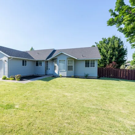 Buy this 3 bed house on 2919 Southwest Reindeer Avenue in Redmond, OR 97756