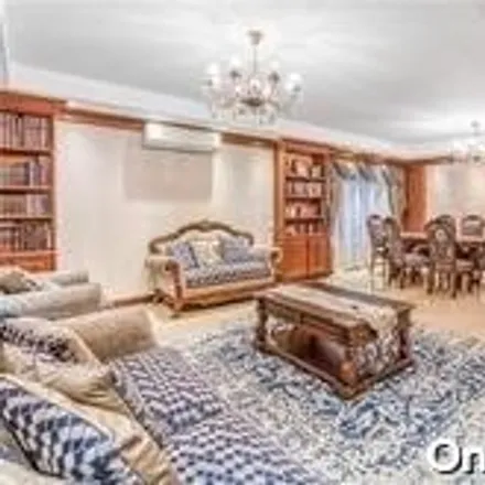 Image 3 - 119-02 83rd Avenue, New York, NY 11415, USA - House for sale
