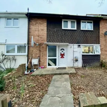 Buy this 3 bed townhouse on Clickett End in Basildon, SS14 1NG
