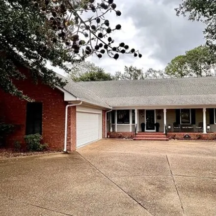 Buy this 5 bed house on College Street in Carthage, MS 39051