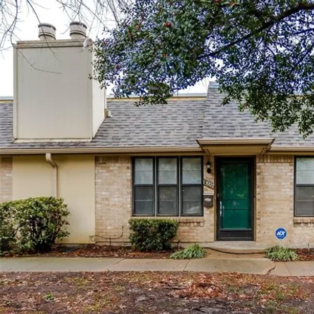Image 2 - Dobie Primary School, 14040 Rolling Hills Lane, Dallas, TX 75240, USA - House for sale