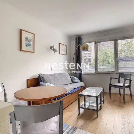 Rent this 2 bed apartment on 2 Rue Étienne Dolet in 92130 Issy-les-Moulineaux, France