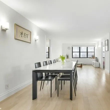 Buy this studio apartment on Chesapeake House in 201 East 28th Street, New York