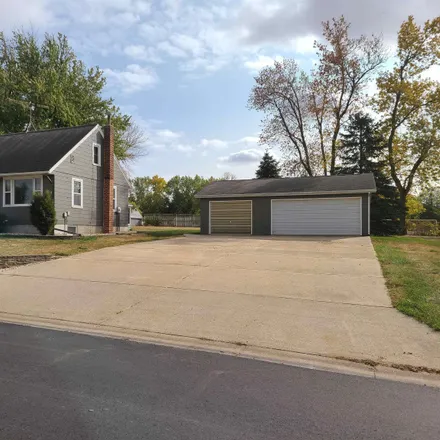 Image 2 - 616 Center Street, Hull, IA 51239, USA - House for sale