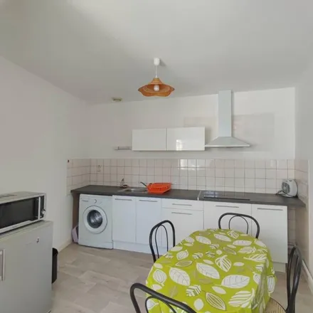 Rent this 2 bed apartment on 25 Avenue Jean Jaurès in 86100 Châtellerault, France