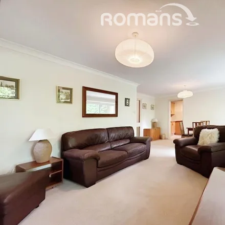 Image 2 - Fountain Gardens, Clewer Village, SL4 3SU, United Kingdom - Apartment for rent