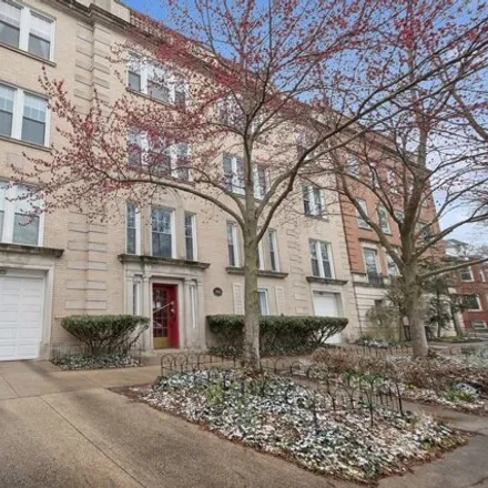 Buy this 3 bed condo on 7058-7060 North Greenview Avenue in Chicago, IL 60626