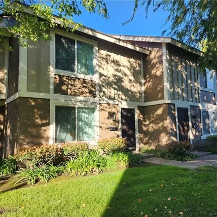 Buy this 3 bed townhouse on 11228 Dover Way in Los Alamitos Junction, Stanton