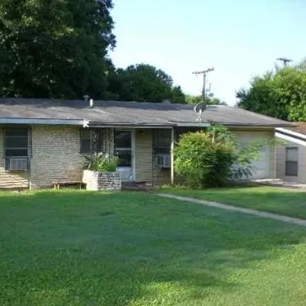 Rent this 3 bed house on 4210 Eisenhauer Road in San Antonio, TX 78218