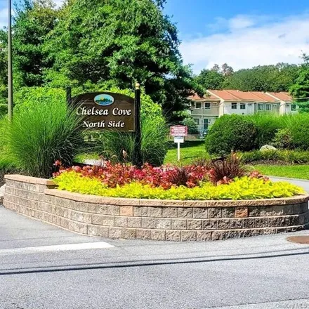 Buy this 3 bed condo on 7107 Chelsea Cove North in Beekman, NY 12533
