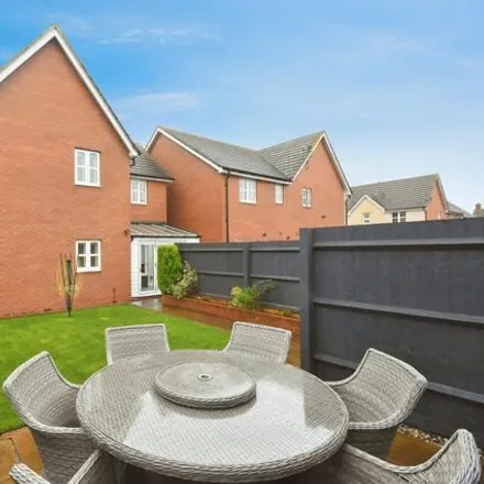 Buy this 4 bed house on Dunmow Road in Little Canfield, CM6 1SR