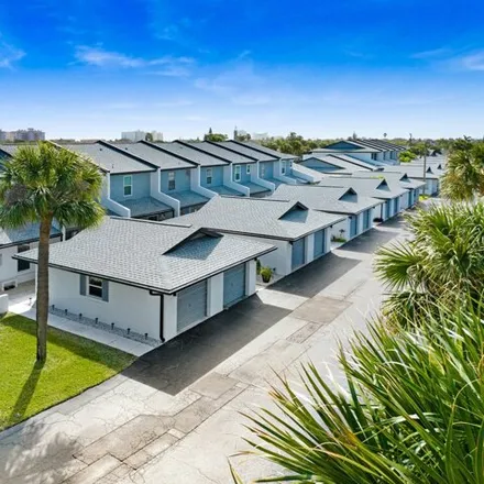 Image 2 - 719 Palm Springs Circle, Indian Harbour Beach, Brevard County, FL 32937, USA - Townhouse for sale