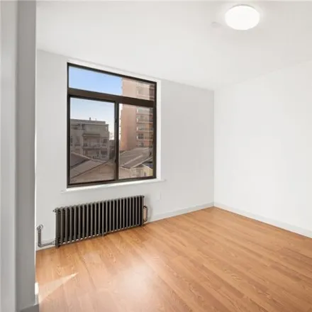 Image 5 - 3031 Brighton 5th Street, New York, NY 11235, USA - Condo for sale