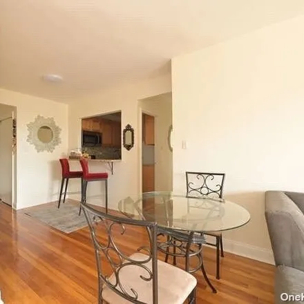 Image 6 - 142-07 Hoover Avenue, New York, NY 11435, USA - Condo for sale