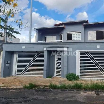 Rent this 4 bed house on Rua Nordau Gonçalves de Melo in Segismundo Pereira, Uberlândia - MG