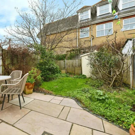 Image 2 - Manilla Road, Southend-on-Sea, SS1 2TS, United Kingdom - Townhouse for sale