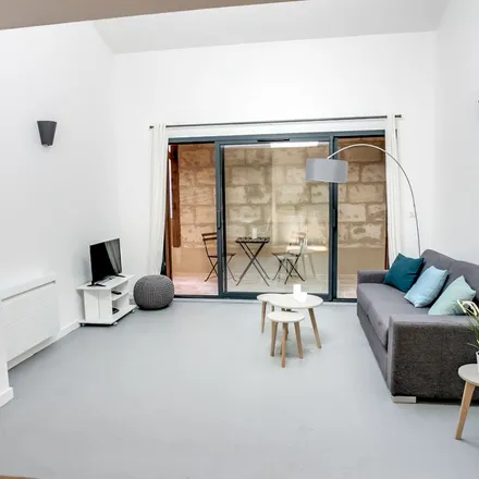 Rent this 2 bed apartment on 4 Rue de Cursol in 33000 Bordeaux, France