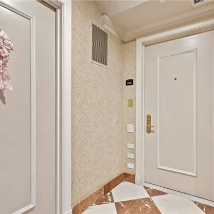 Image 5 - Turnberry Place Tower I, Elvis Presley Boulevard, Winchester, NV 89169, USA - House for sale