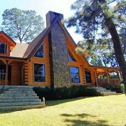 Rent this 4 bed house on Calle Ruta Del Bosque in Avandaro, 51200 Valle de Bravo