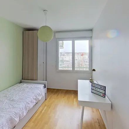 Rent this 3 bed apartment on Centre de Sécurité Sociale in 14 Rue Telles de la Poterie, 92130 Issy-les-Moulineaux