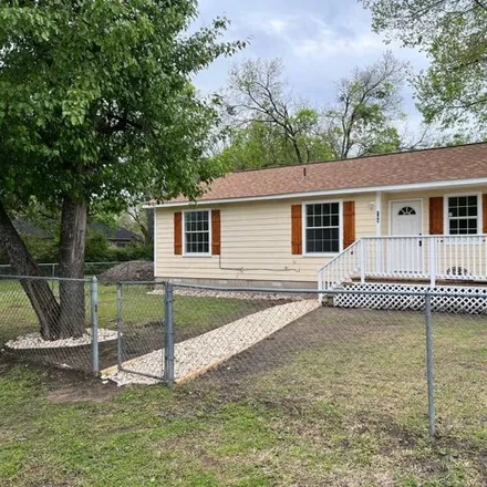 Image 2 - 409 West Sparks Street, Terrell, TX 75160, USA - House for sale