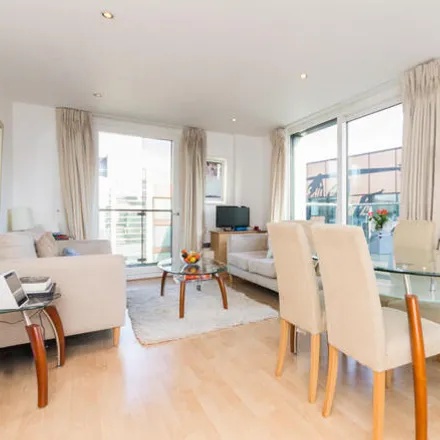 Rent this 2 bed room on Horseshoe Court in Brewhouse Yard, London