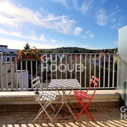 Rent this 2 bed apartment on 12 Avenue des Combattants in 78220 Viroflay, France