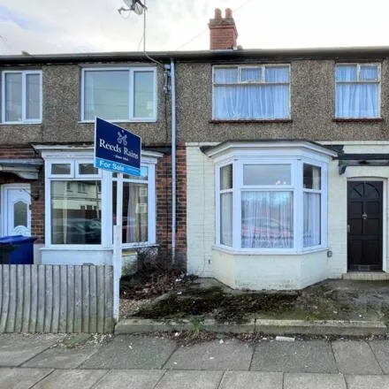 Buy this 3 bed townhouse on Spring Bank in Grimsby, DN34 4BG