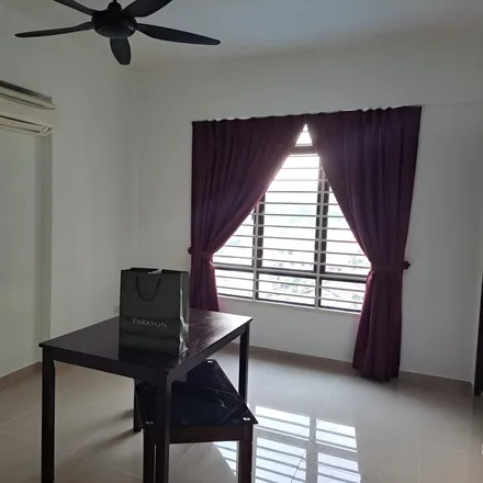Rent this 3 bed apartment on OYO Comfort Hotel in 233 Jalan Sultan Azlan Shah, Sentul