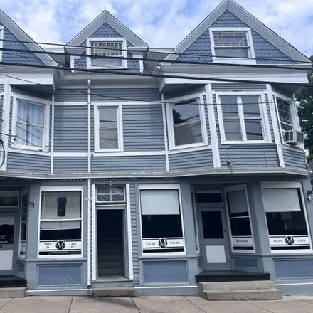 Rent this 1 bed apartment on 32 Main St Apt 2 in Simsbury, Connecticut