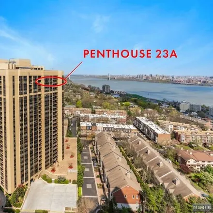 Buy this 3 bed condo on 800 Palisade Avenue in Fort Lee, NJ 07020