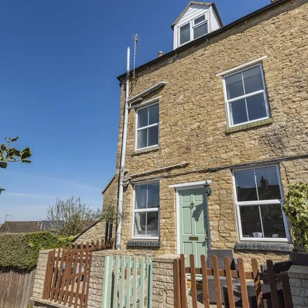 Rent this 2 bed townhouse on 28 West End in Chipping Norton, OX7 5EY