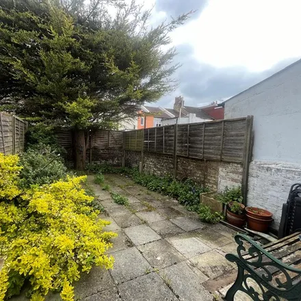 Image 3 - Tarring Road, Worthing, BN11 4HB, United Kingdom - Townhouse for rent